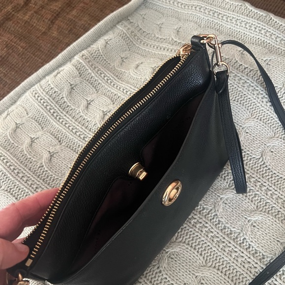Elegant Coach Black Leather Crossbody purse - Picture 4 of 5